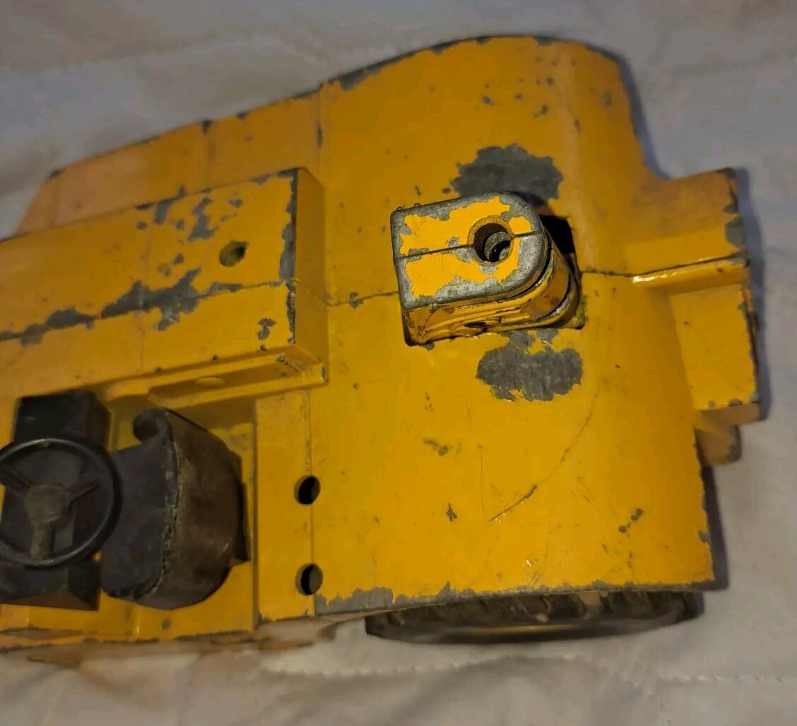 1970’S ERTL 18″ JOHN DEERE ELEVATING SCRAPER 1/16TH SCALE