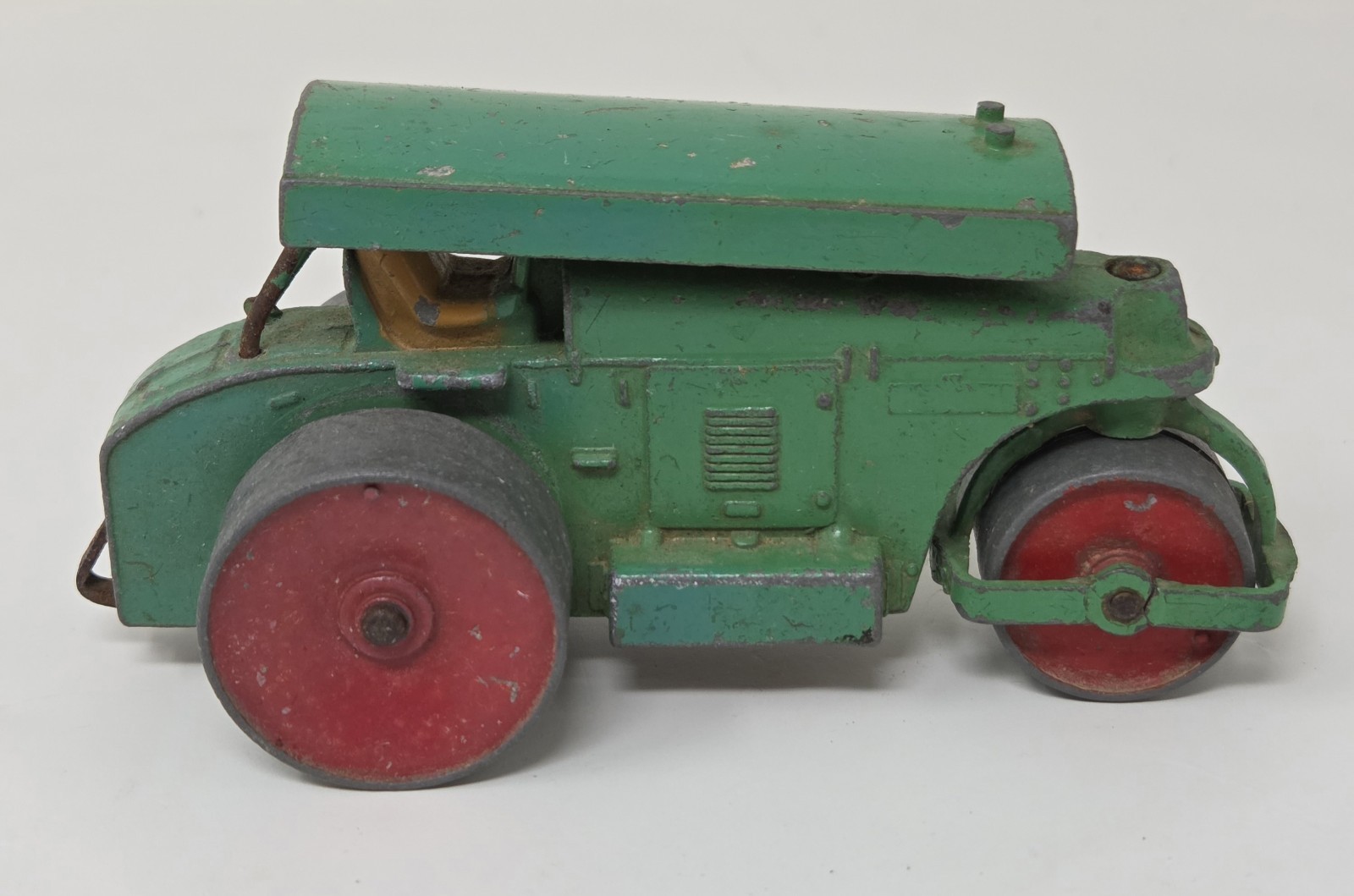 Vintage Dinky Toys Aveling-Barford Diesel Road Roller (No. 251) – Green & Red