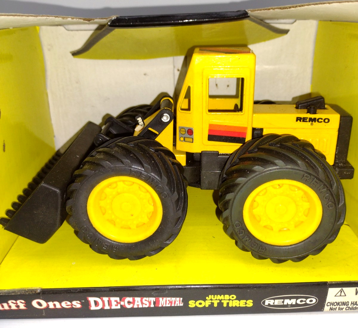 Vintage 1996 Remco Tuff Ones Front Loader Tractor Jumbo Soft Tires NEW In Box