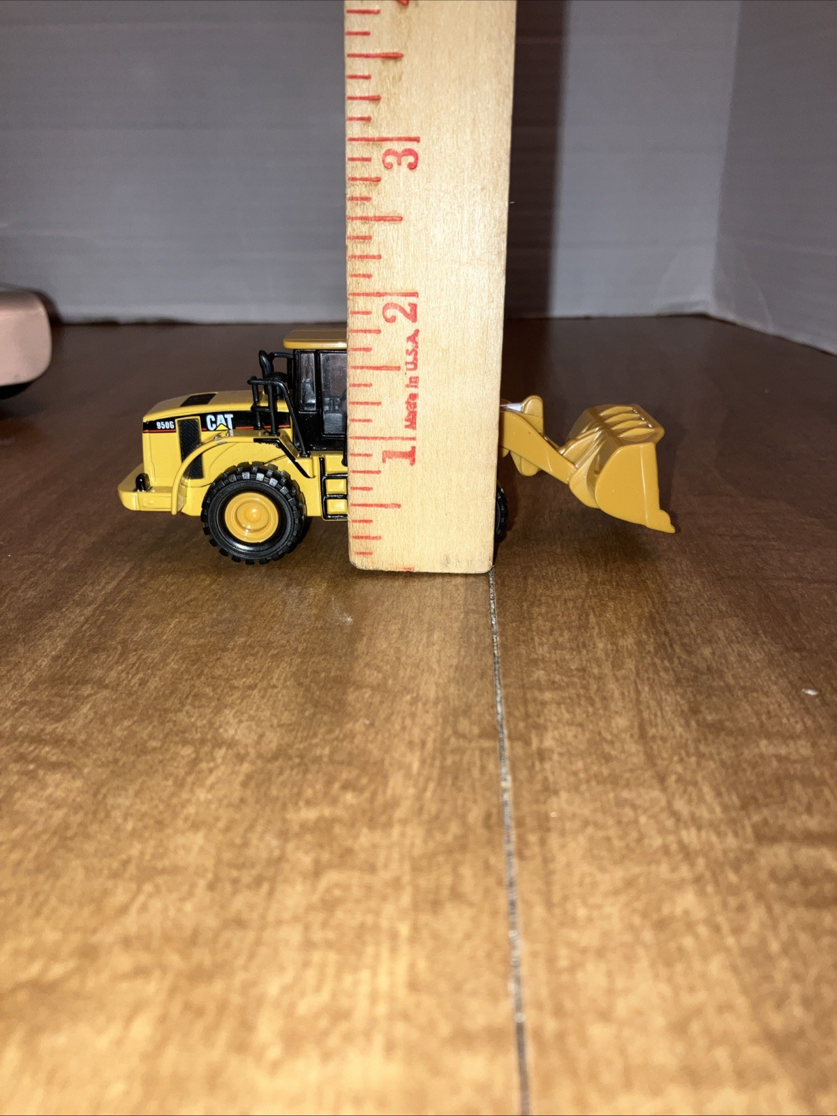 Norscot Cat Caterpillar Wheel Loader 950G Collectible Measurements For Scale