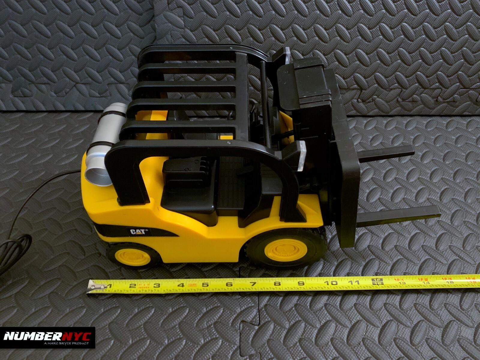 Vintage 1995 Toy State Industrial CAT Forklift CATERPILLAR Wired Remote Control