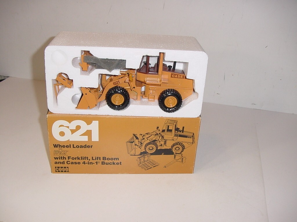 1/35 CASE 621 Wheel Loader by NZG NIB! Never Displayed!