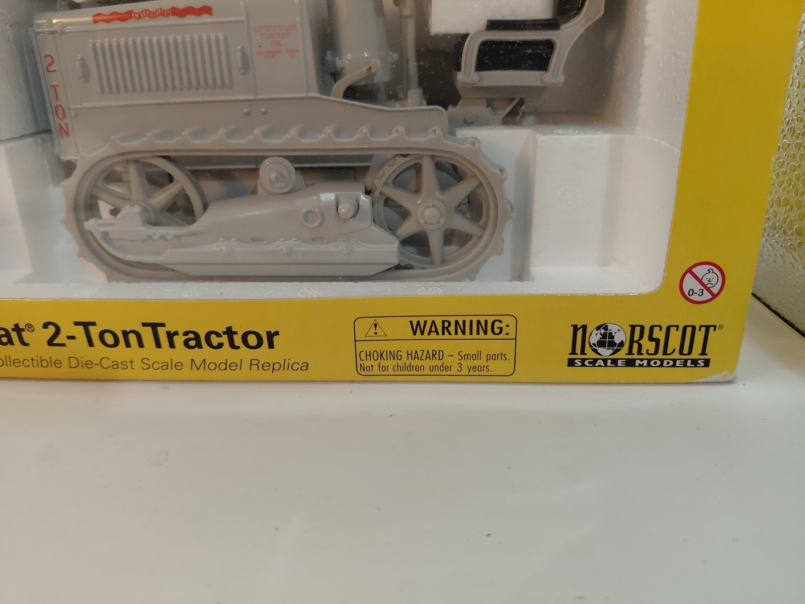 Vtg Cat 2-ton tractor 1:16 scale NIB by Norscot models, made in China 2001