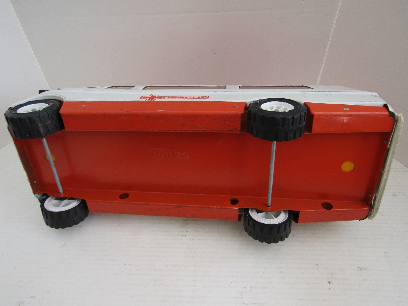 HUGE PRESSED STEEL TONKA TOY TRUCK MIGHTY AMBULANCE RESCUE EMERGENCY PARTS