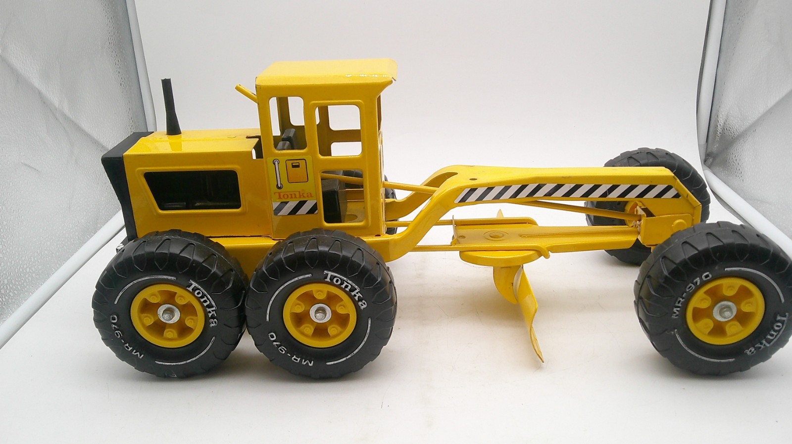 Vintage 1970s Metal Yellow 17″ Tonka Grader Used Condition