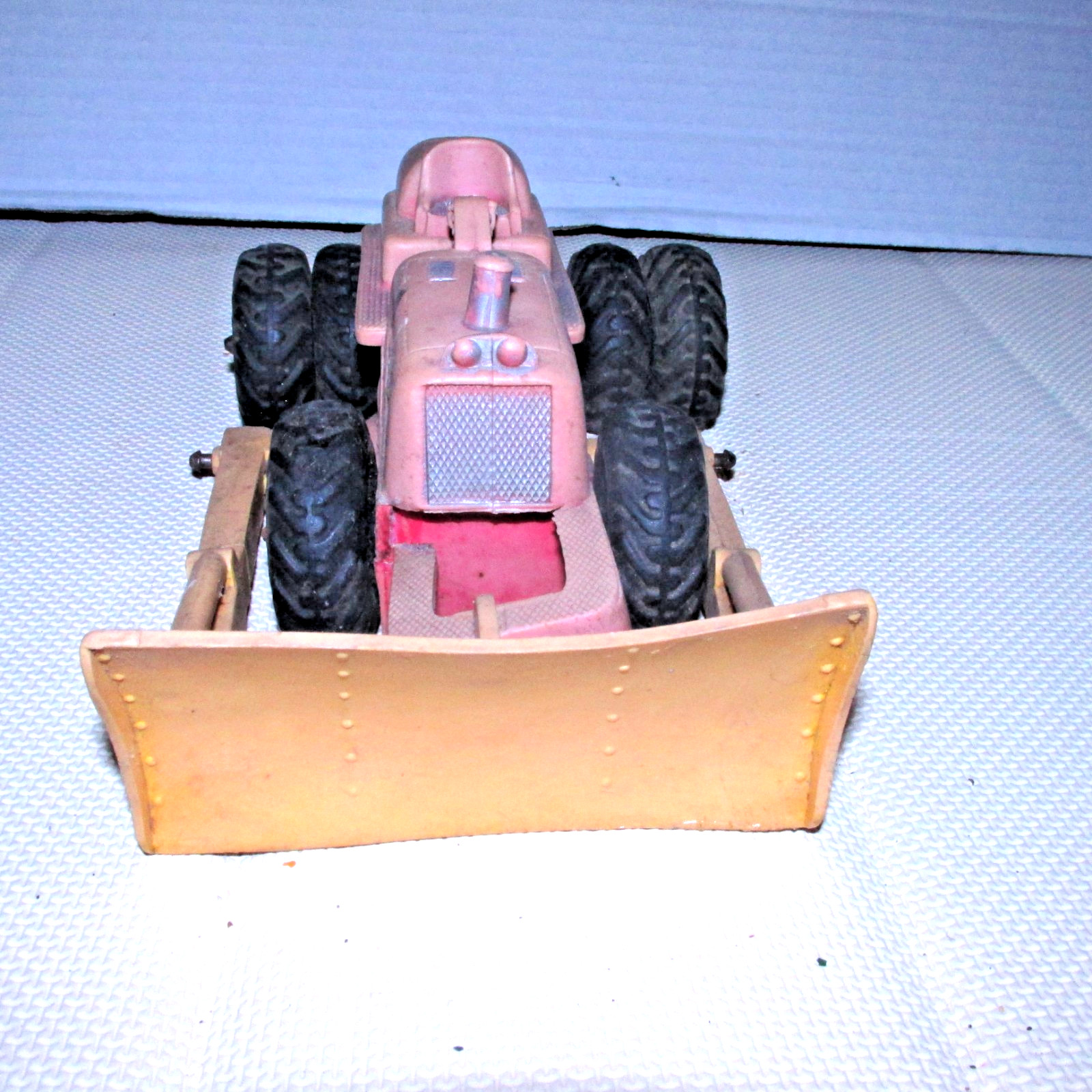 Vintage Auburn Rubber 7 1/2″ Tractor Bulldozer 6 wheel Fading USA