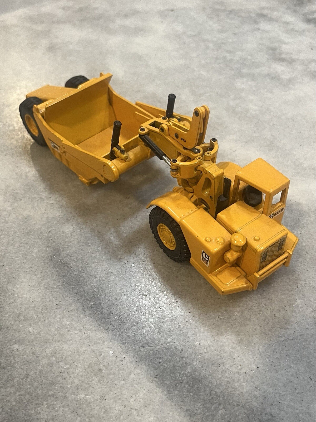 JOAL CATERPILLAR 631D SCRAPER EARTH MOVER CONSTRUCTION MODEL TOY 1/70 Great Cond