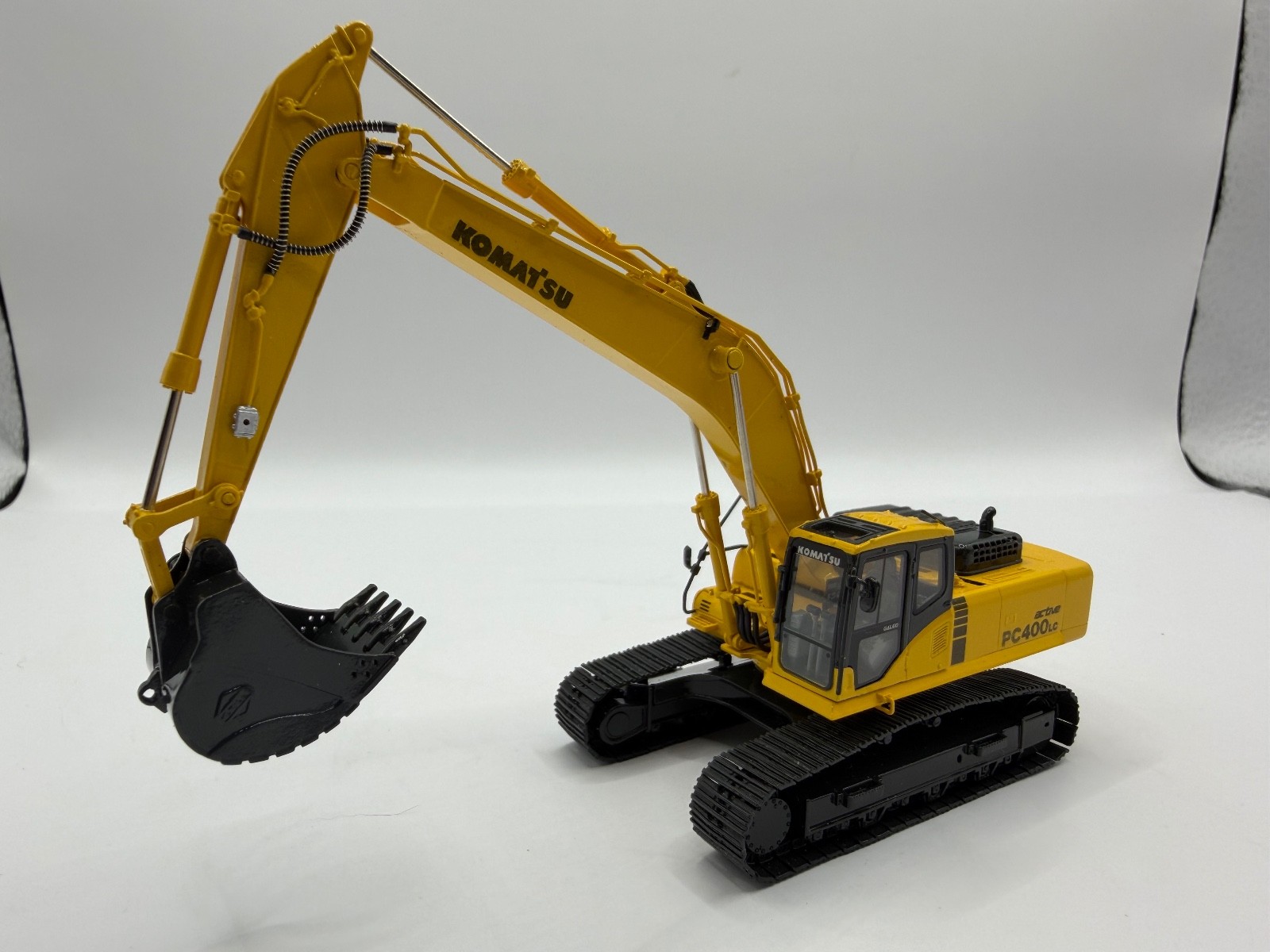 Classic Mint collectables Komatsu PC400LC-7 1:87 precision model #10/20