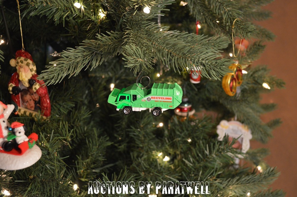 Green Recycle Garbage Trash Refuse Truck Custom Christmas Ornament 1/64 Adorno