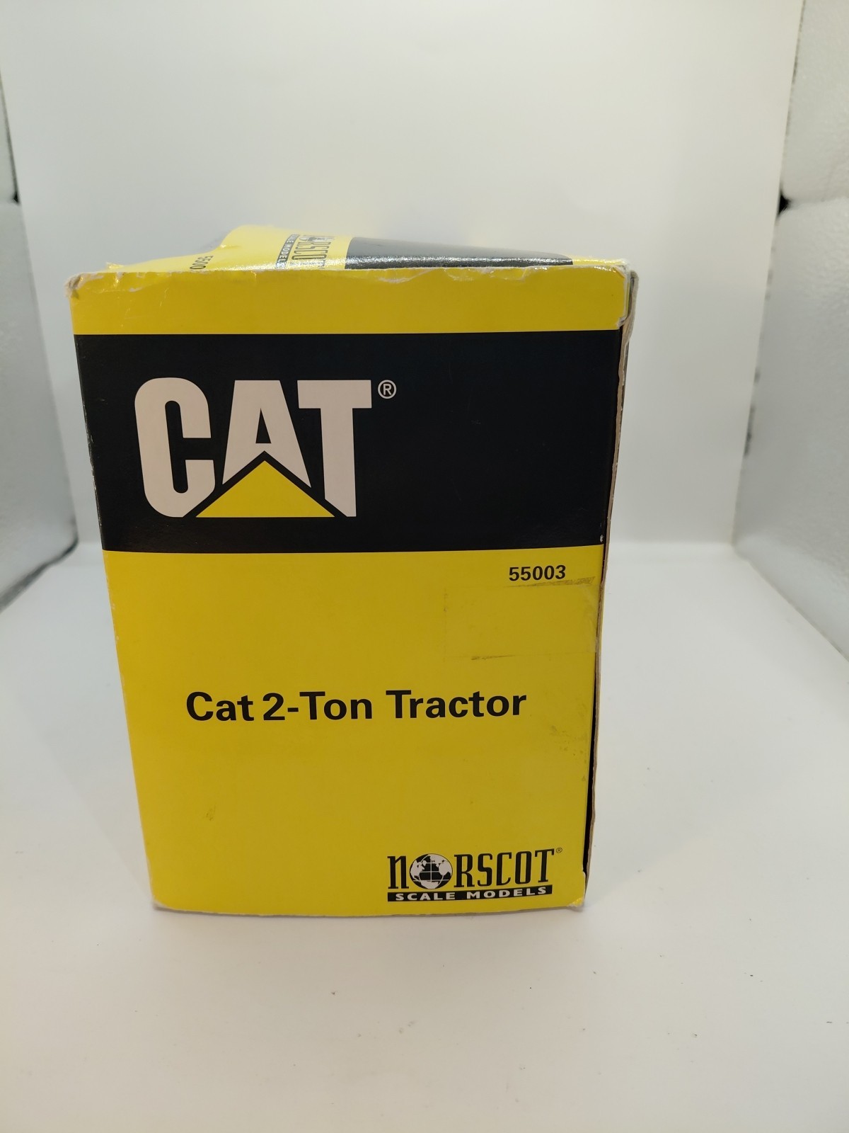 Vtg Cat 2-ton tractor 1:16 scale NIB by Norscot models, made in China 2001
