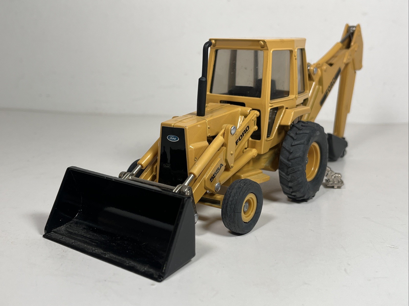 Ertl Ford 555A Backhoe Loader 1/32 Scale Diecast