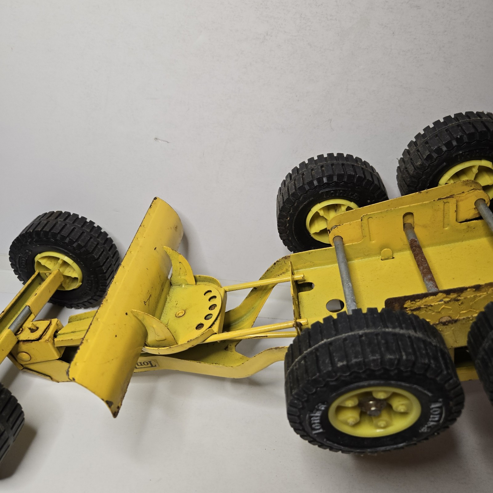 Tonka Roader Grader 1969/70 USED Condition 17 Inches Long Real Rubber Tires