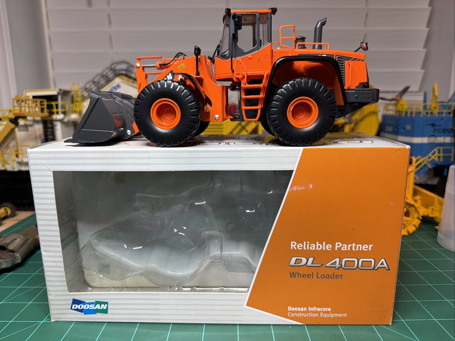 Doosan DL400A Wheel Loader Diecast