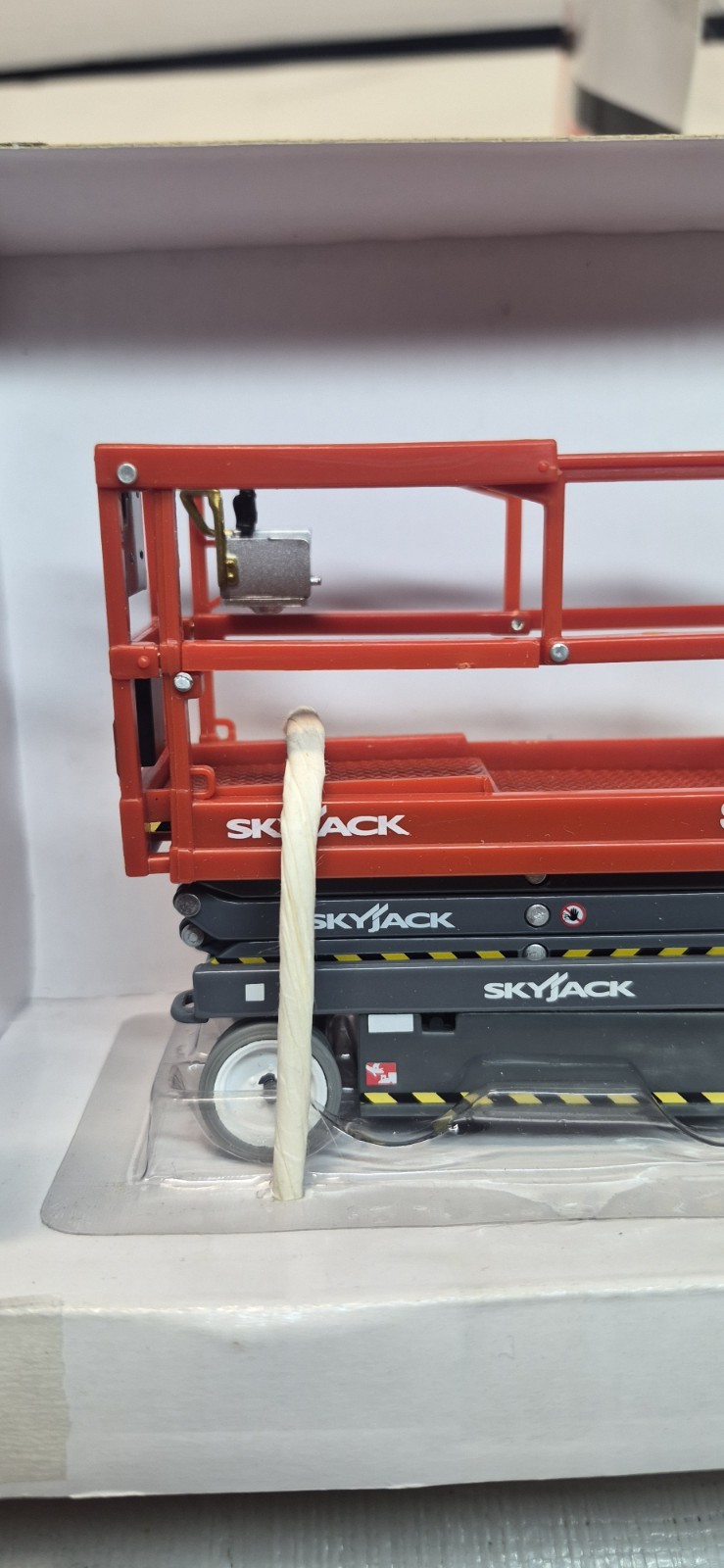 Norscot Skyjack SJIII 3220 Diecast Model Scissor Lift ELECTRIC SCISSOR LIFT 1/25