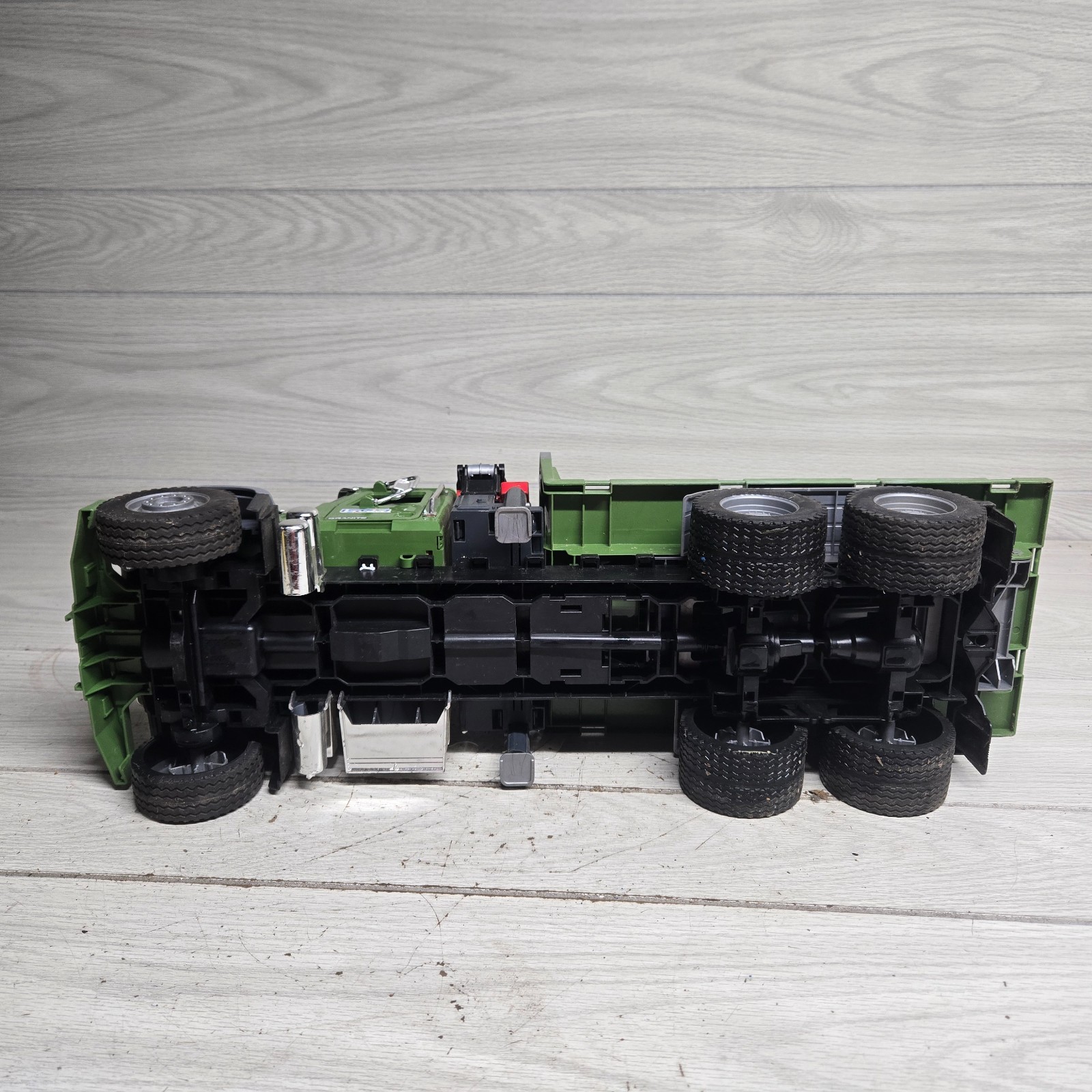 Bruder 1:16 Mack Green Log Truck Flat Bed With Crane