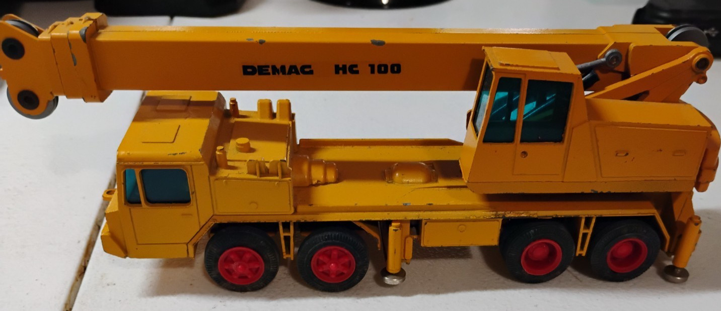 COLLECTIBLE.VINTAGE.BARELY USED.DEMAG Hydraulic HC 100 Crane Truck 1/50.DEAL.