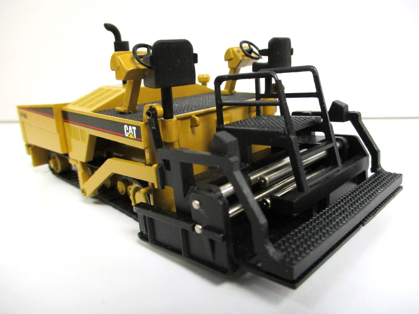 NZG – CATERPILLAR CAT AP-1050 ASPHALT PAVER – 1/50 DIECAST