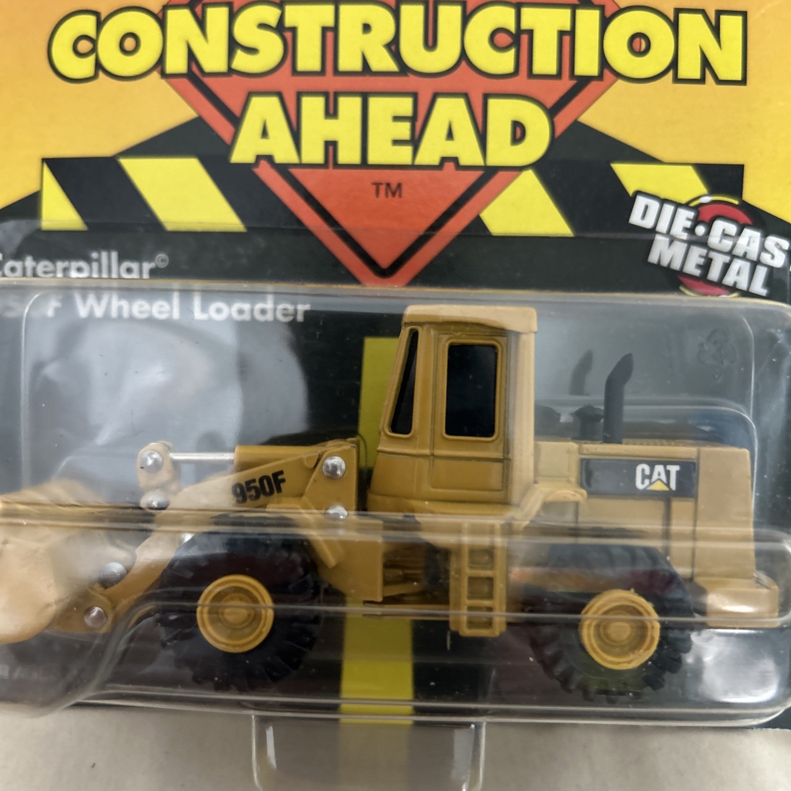ERTL Road Construction Ahead Caterpillar 950F Wheel Loader 1995 Die-Cast NEW bx1