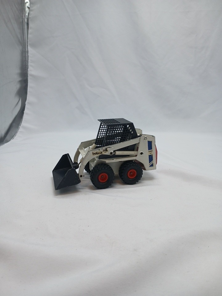 Bobcat 741 Blue Skid Loader – Gama 1/19 Scale