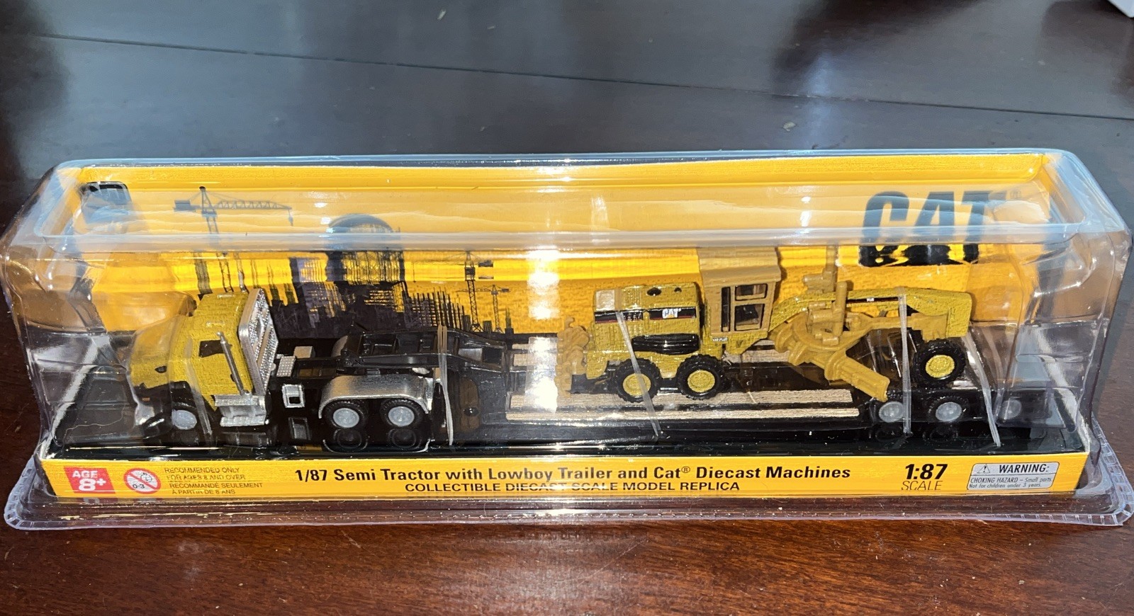 Diecast Masters 1/87 Cat CT660 Day Cab Lowboy Trailer & 163H Motor Grader 84414