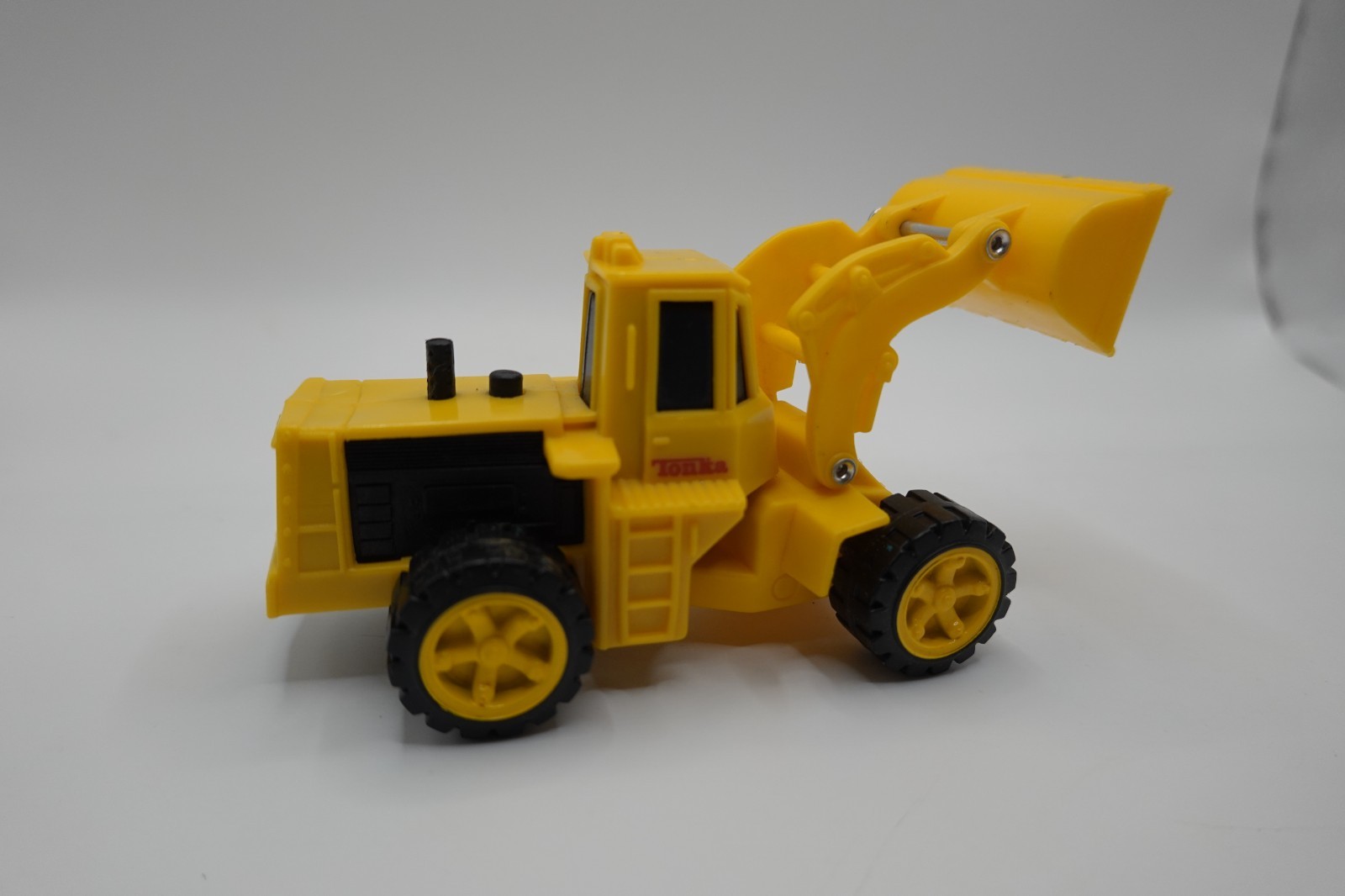 Tonka 1990 Front End Loader 1:64 Scale With Moving Loader Bucket NICE!