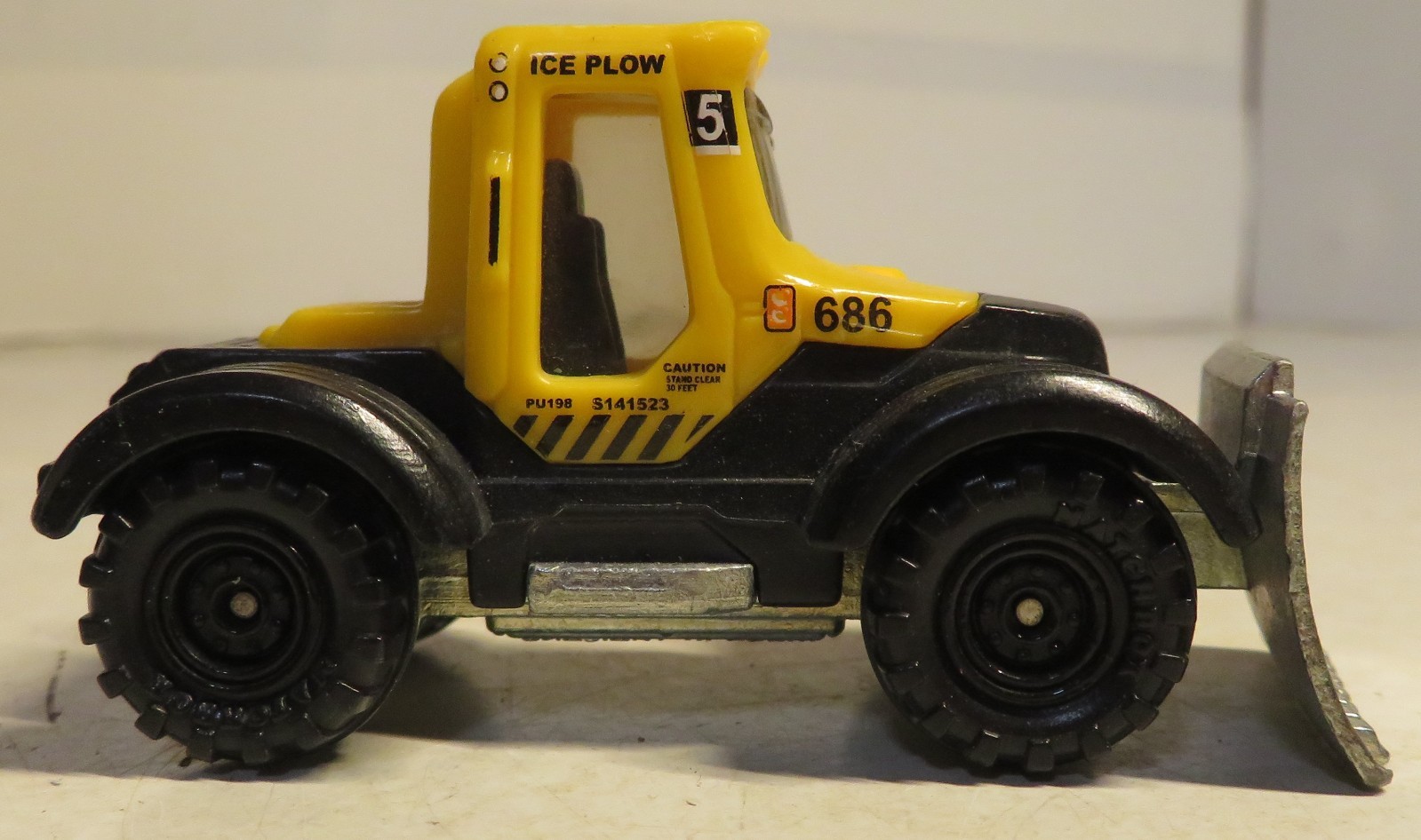 2005 13 Matchbox Plowverizer Tractor Ice Plow YELLOW BLACK Equipment Mover Toy