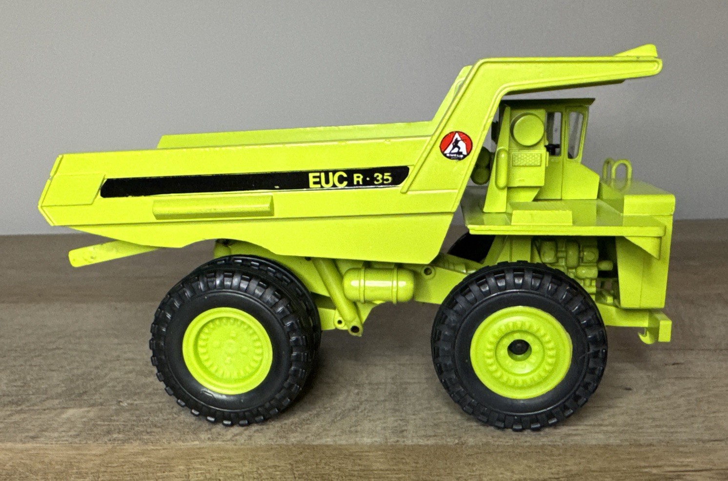 CONRAD 1:50 2761 EUCLID EUC R-35 KIPPER TIPPER DUMP TRUCK IN OVP