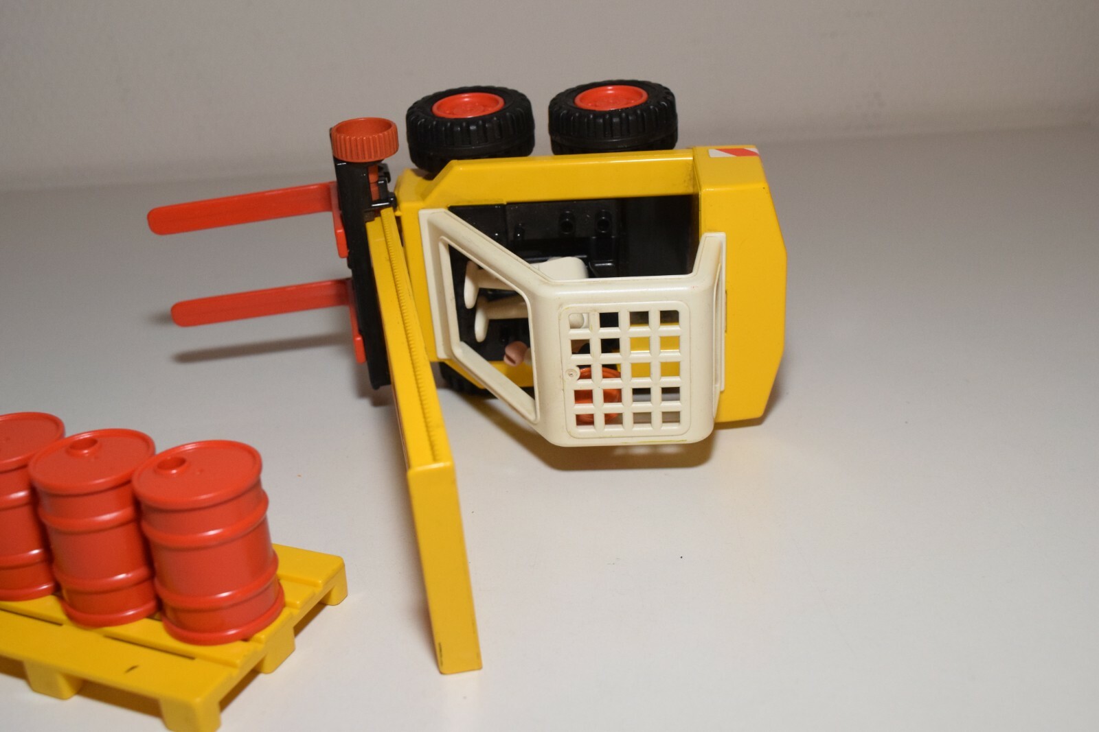 A31 1:20 PLAYMOBIL 3506 FORKLIFT TRUCK YELLOW NEAR MINT CONDITION
