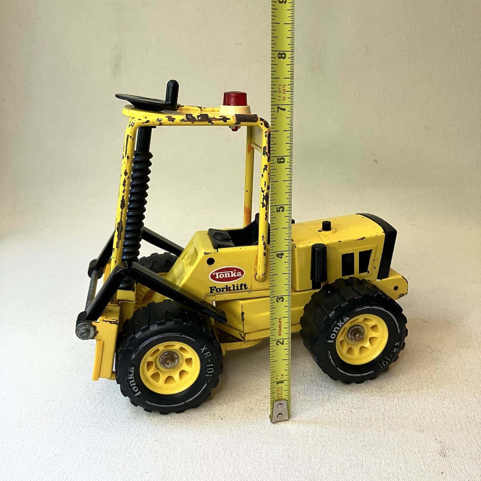 1970’s VTG Tonka Truck Pressed Steel Metal Toy Forklift XR-101 #52900 – READ