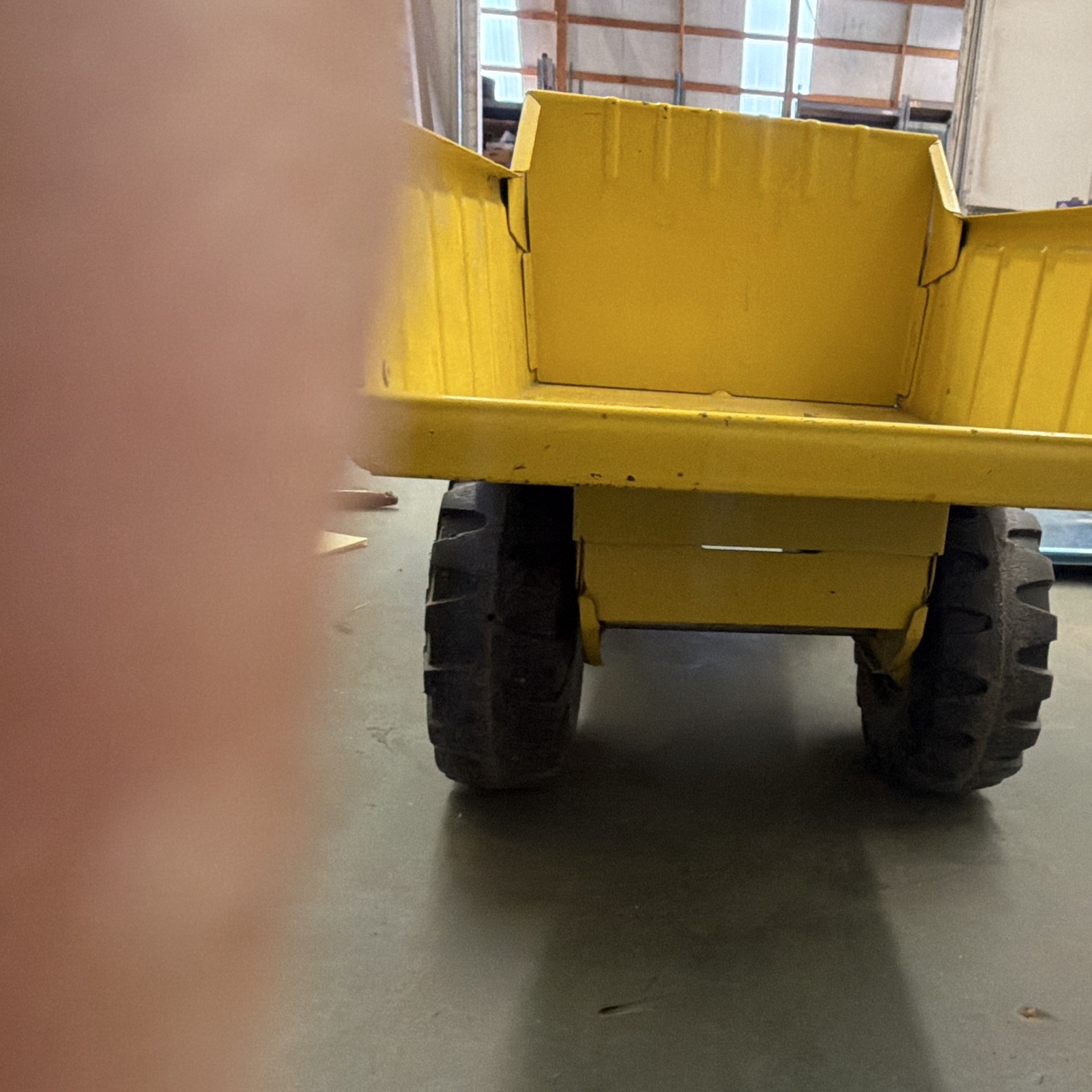 Tonka Yellow/Black Pressed Steel Dump Truck Construction Vehicle Toy Tilting Bed