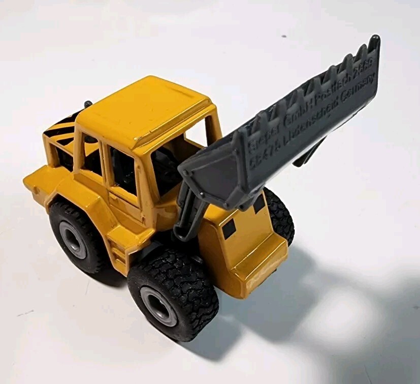 SIKU 802 Construction Front Loader Yellow/Gray HO Diecast/Plastic