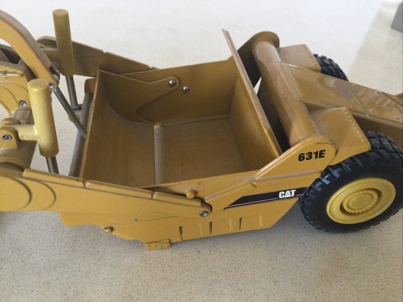 Norscot Cat 631e Scraper Diecast 1:50 Scale.