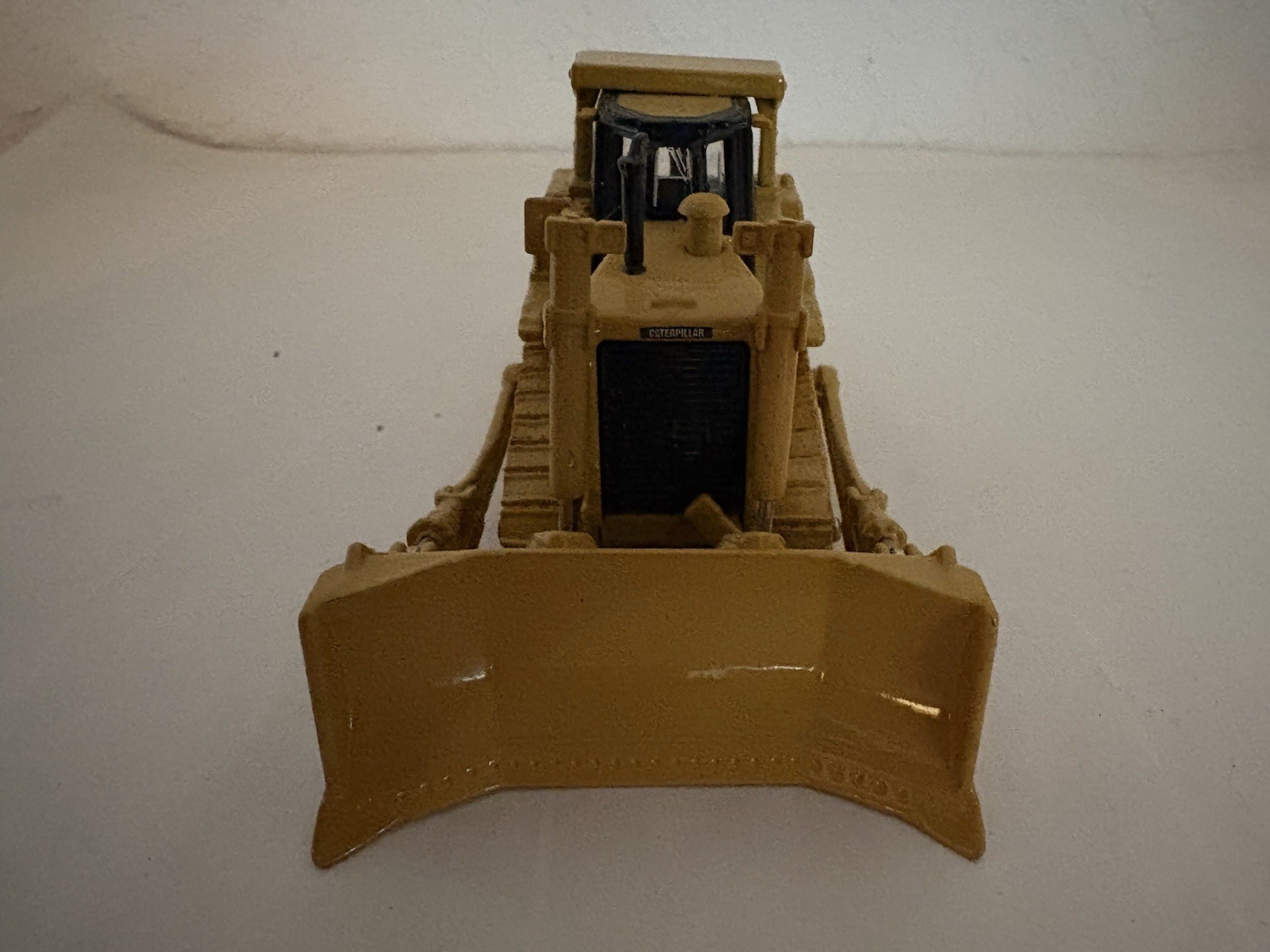 CAT D9T Track-Type Tractor 1:87 Die-Cast Model Replica Yellow/Black 1:87 Scale