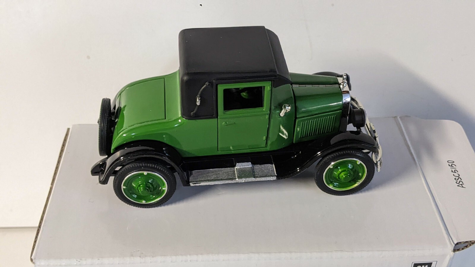 1926 CHEVROLET SUPERIOR V2 WITH ORIGINAL BOX AND CERTIFICATE 1:32 SCALE