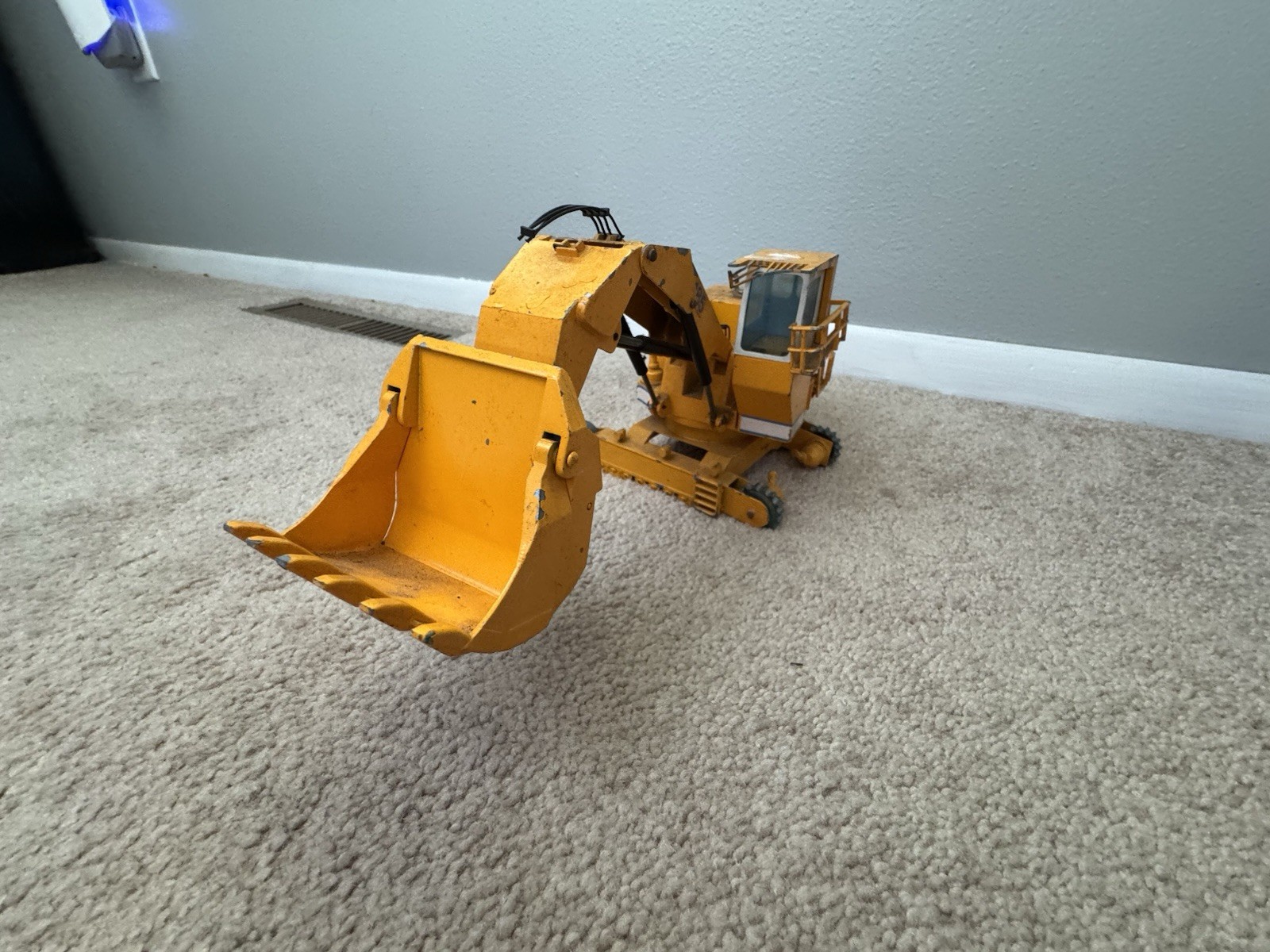 Vintage NZG 1/50 Scale Die-Cast Demag H185 Crawler Excavator Germany As Is Nice