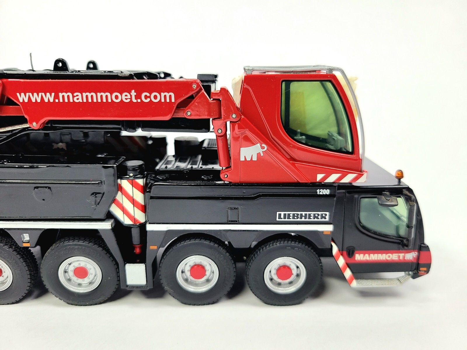 Liebherr LTM 11200-9.1 Mobile Crane – Mammoet – NZG 1:50 Scale Model #410025