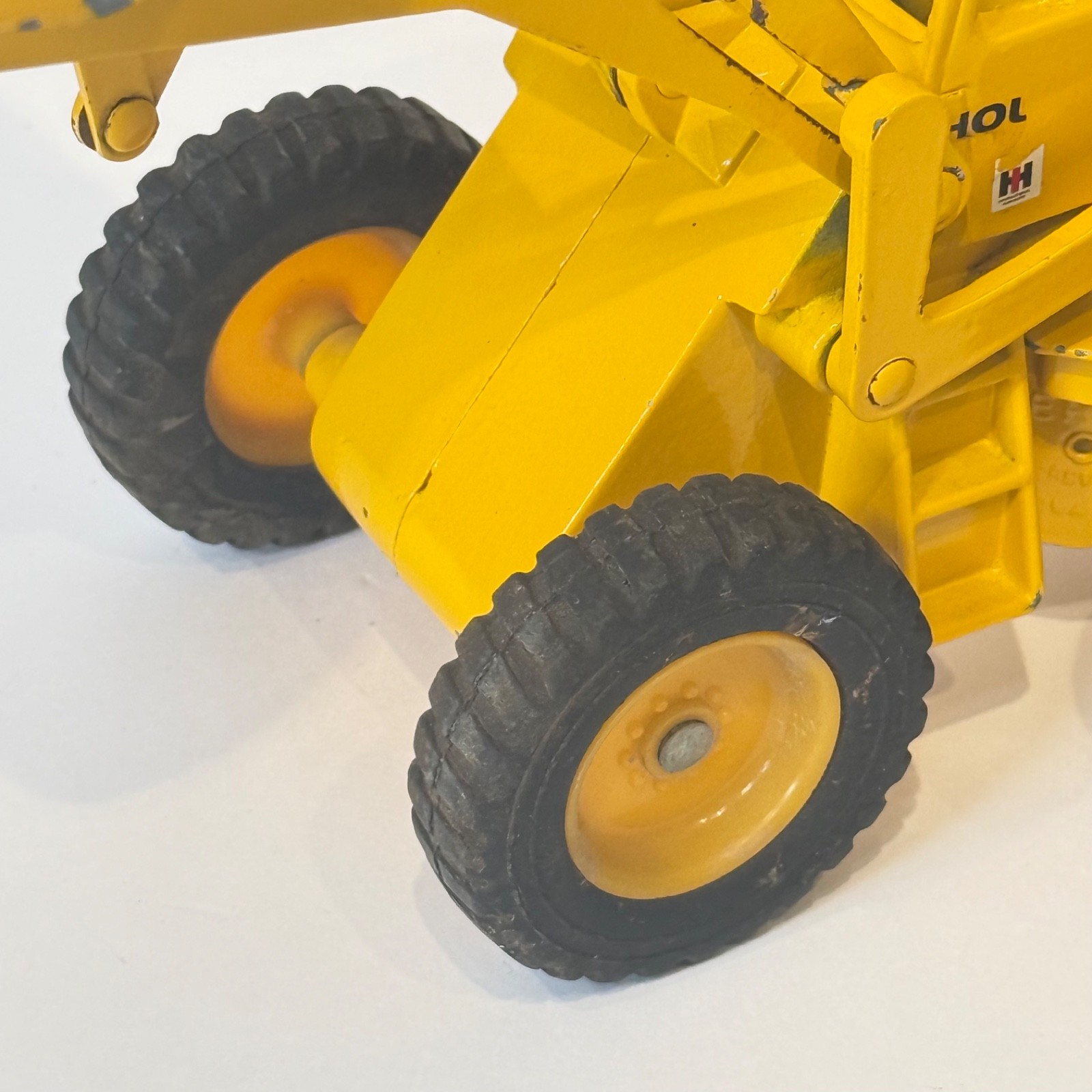 ERTL International Harvester IH Hough Payloader Articulated Bucket Loader 12”