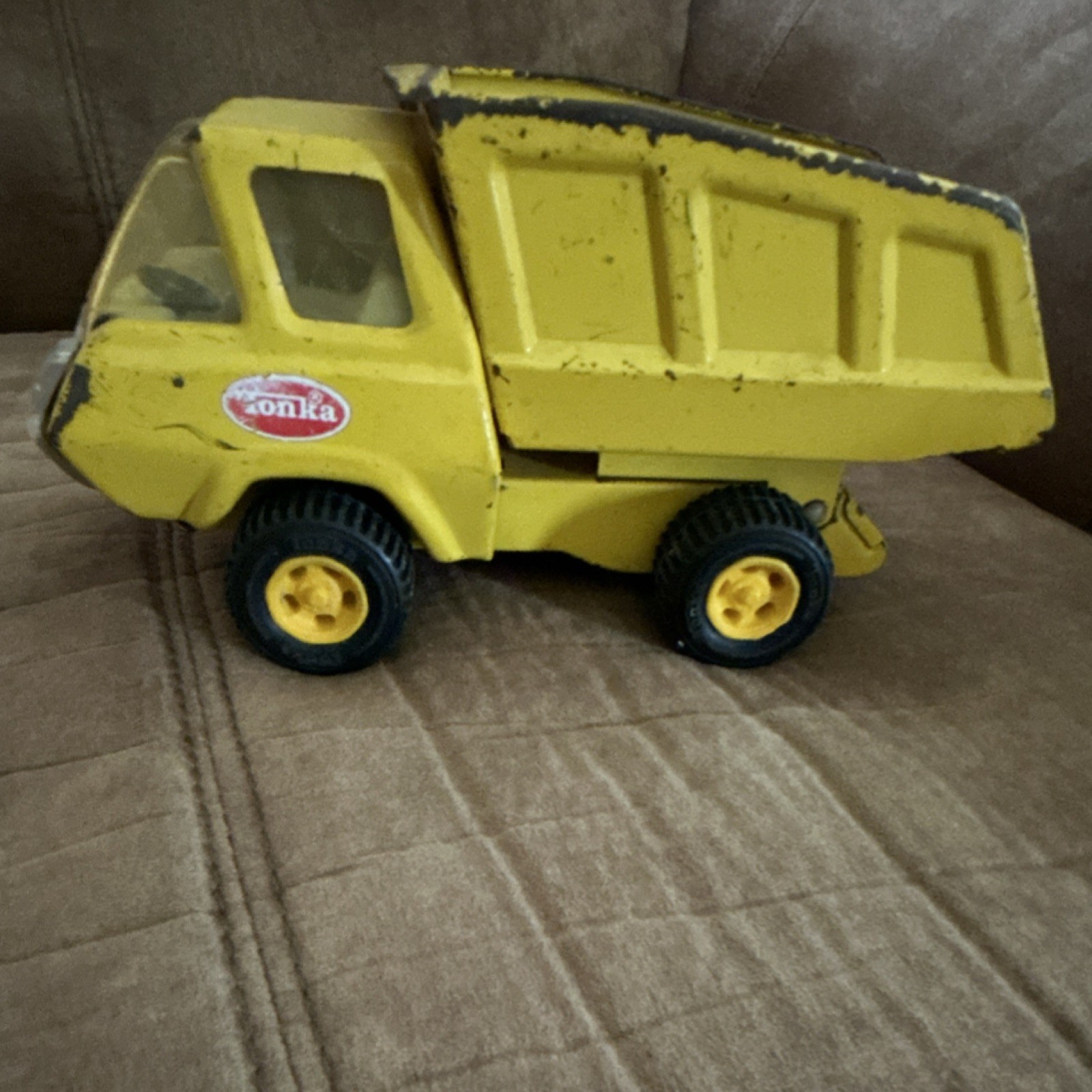 Vintage Tonka Pressed Steel Yellow Dump Truck Construction Vehicle Classic Toy