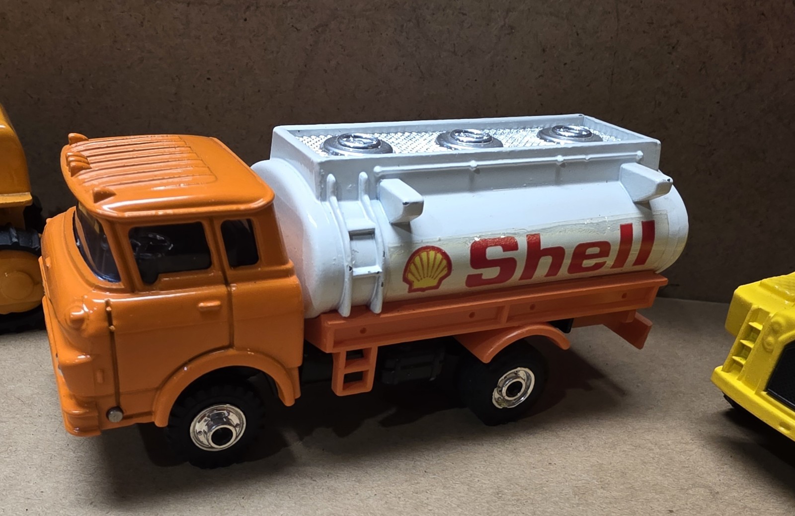 4 Shinsei Mini Power 13 Bulldozer, 40 Caterpillar 777 Truck, 10 Heavy Dump Truck