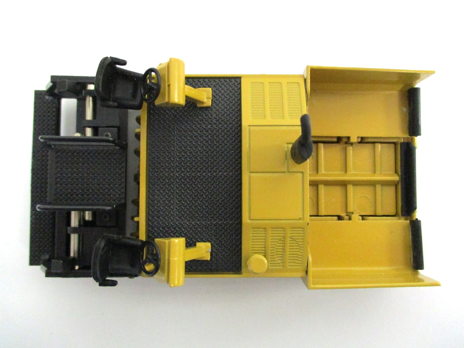 NZG – CATERPILLAR CAT AP-1050 ASPHALT PAVER – 1/50 DIECAST