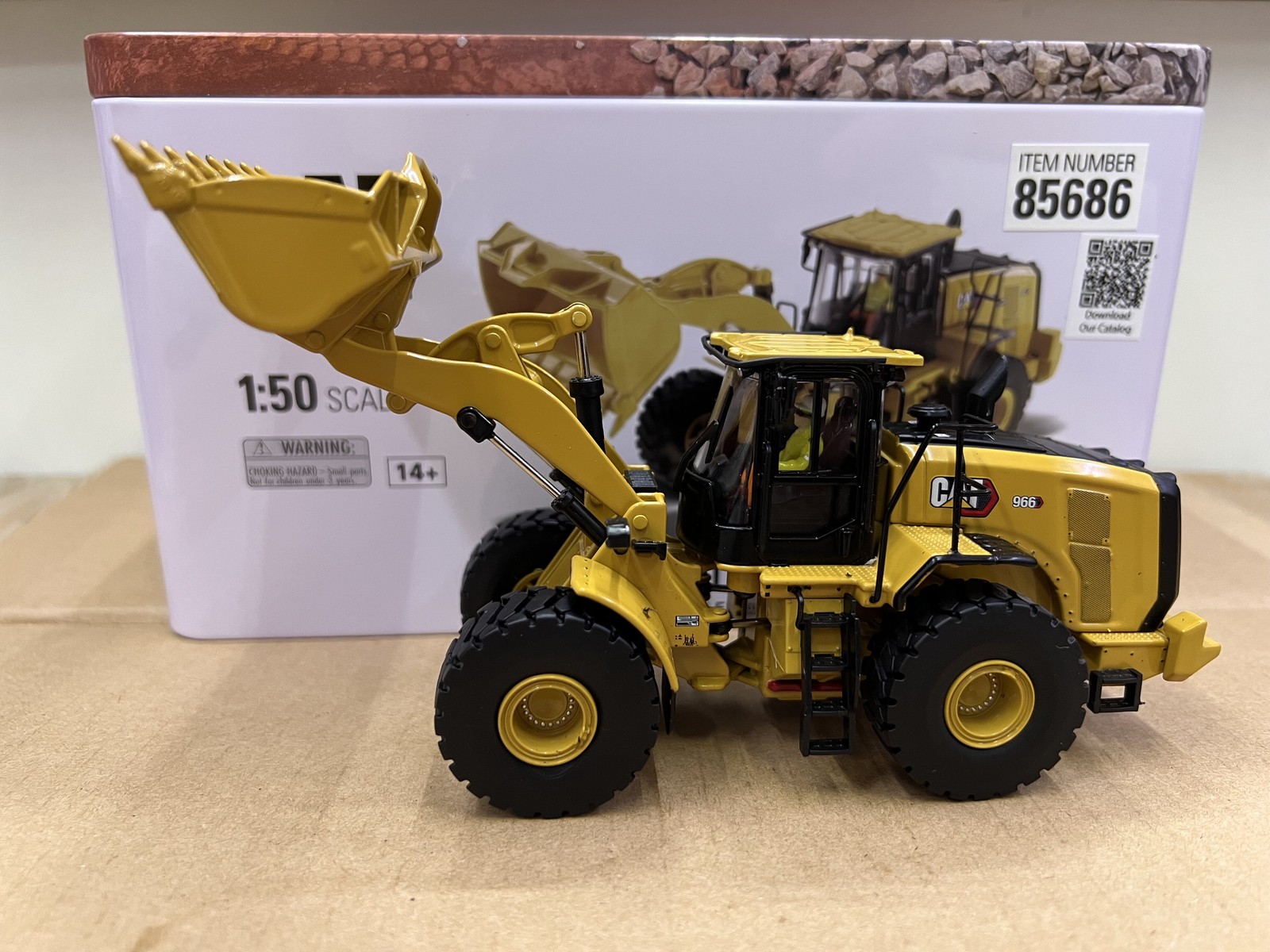 DM1:50 CAT 966 Wheel Loader Alloy Engineering Vehicle Model 85686