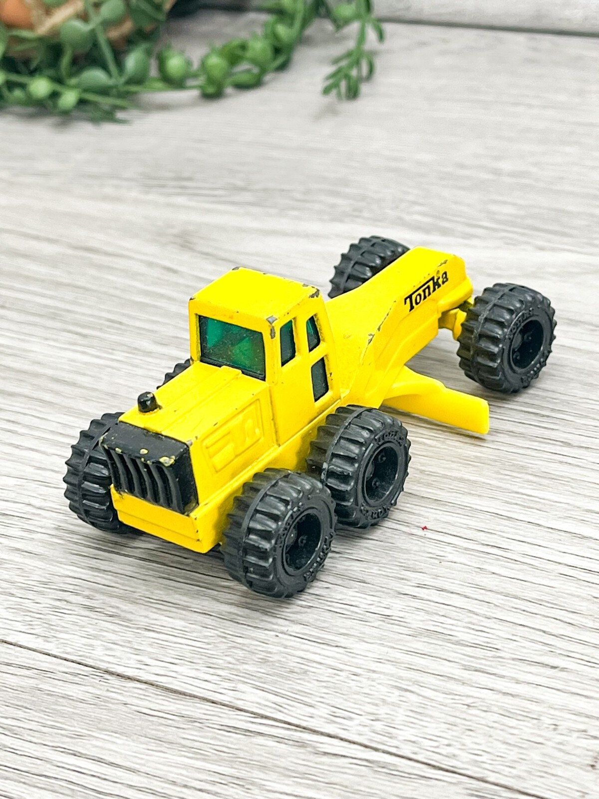 1994 Tonka Tractor, Motor Road Grader Yellow Construction Die Cast Tonka Tractor