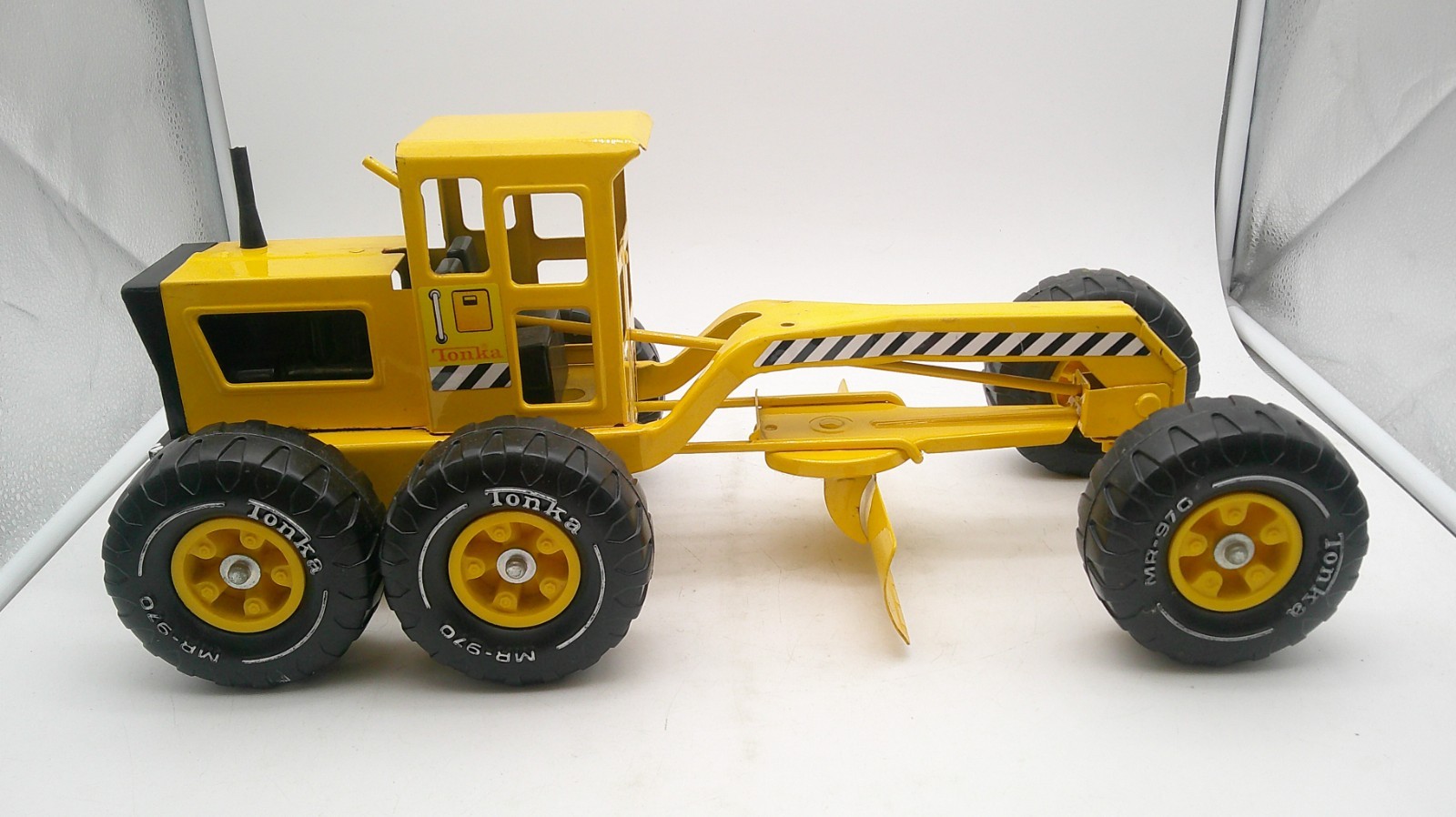 Vintage 1970s Metal Yellow 17″ Tonka Grader Used Condition