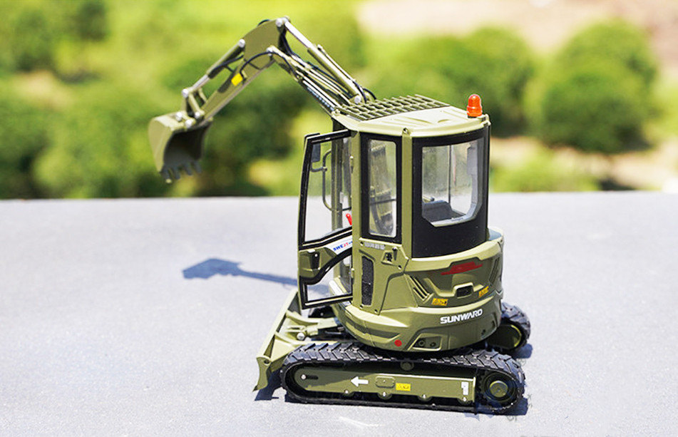 1:20 SUNWARD SWE25UF Mini-Sized Hydraulic Excavator Machine Diecast Model Green