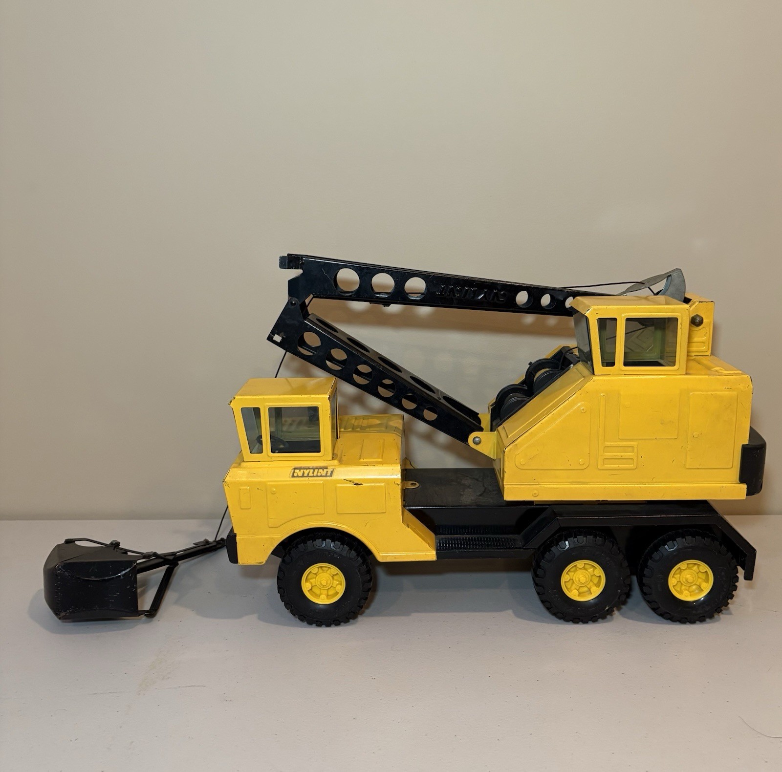 Vintage NYLINT Toy Michigan Shovel Crane T-24 Pressed Steel Yellow Truck