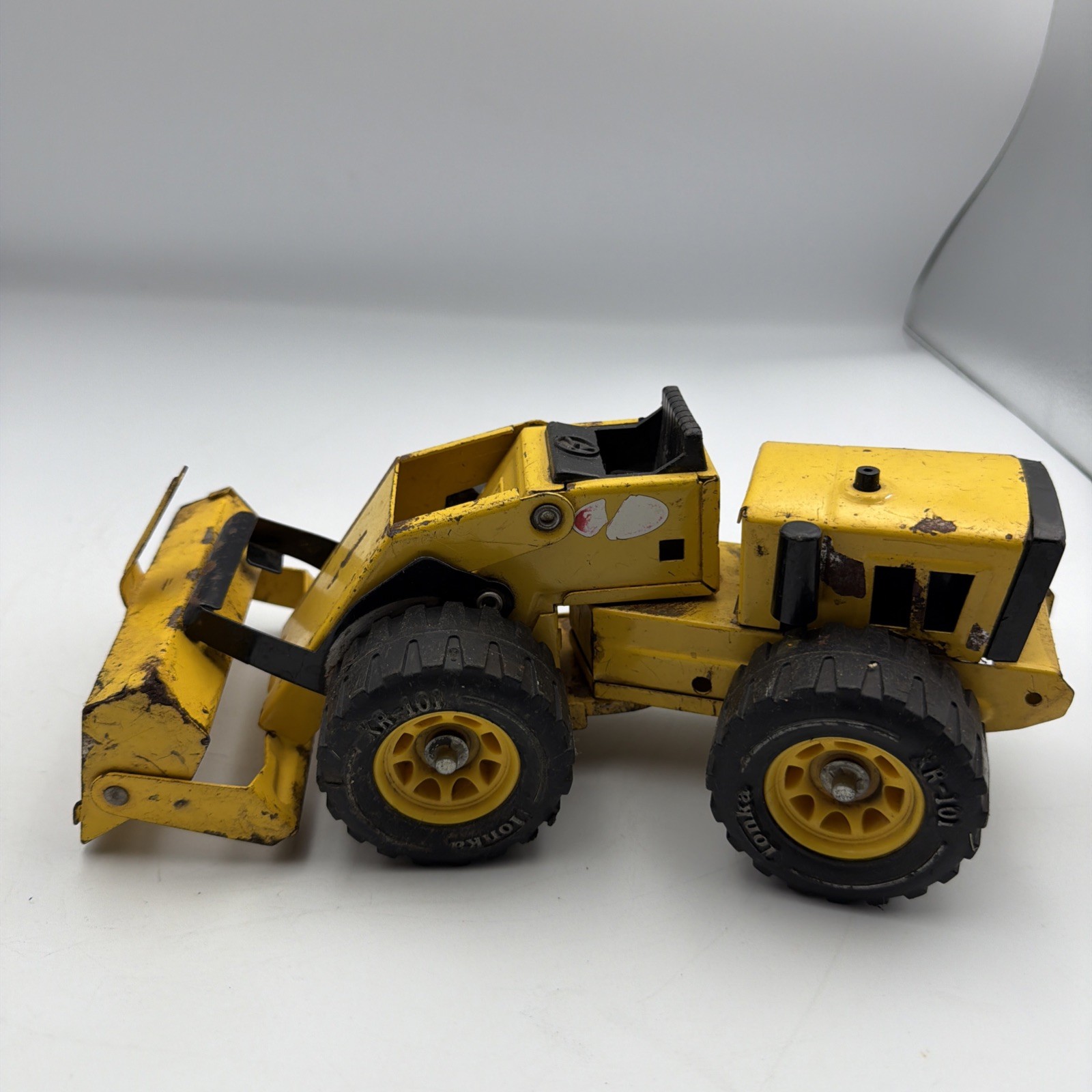 Vintage TONKA Front End Loader #52900 – Pressed Steel – XR-101 Tires – Yellow