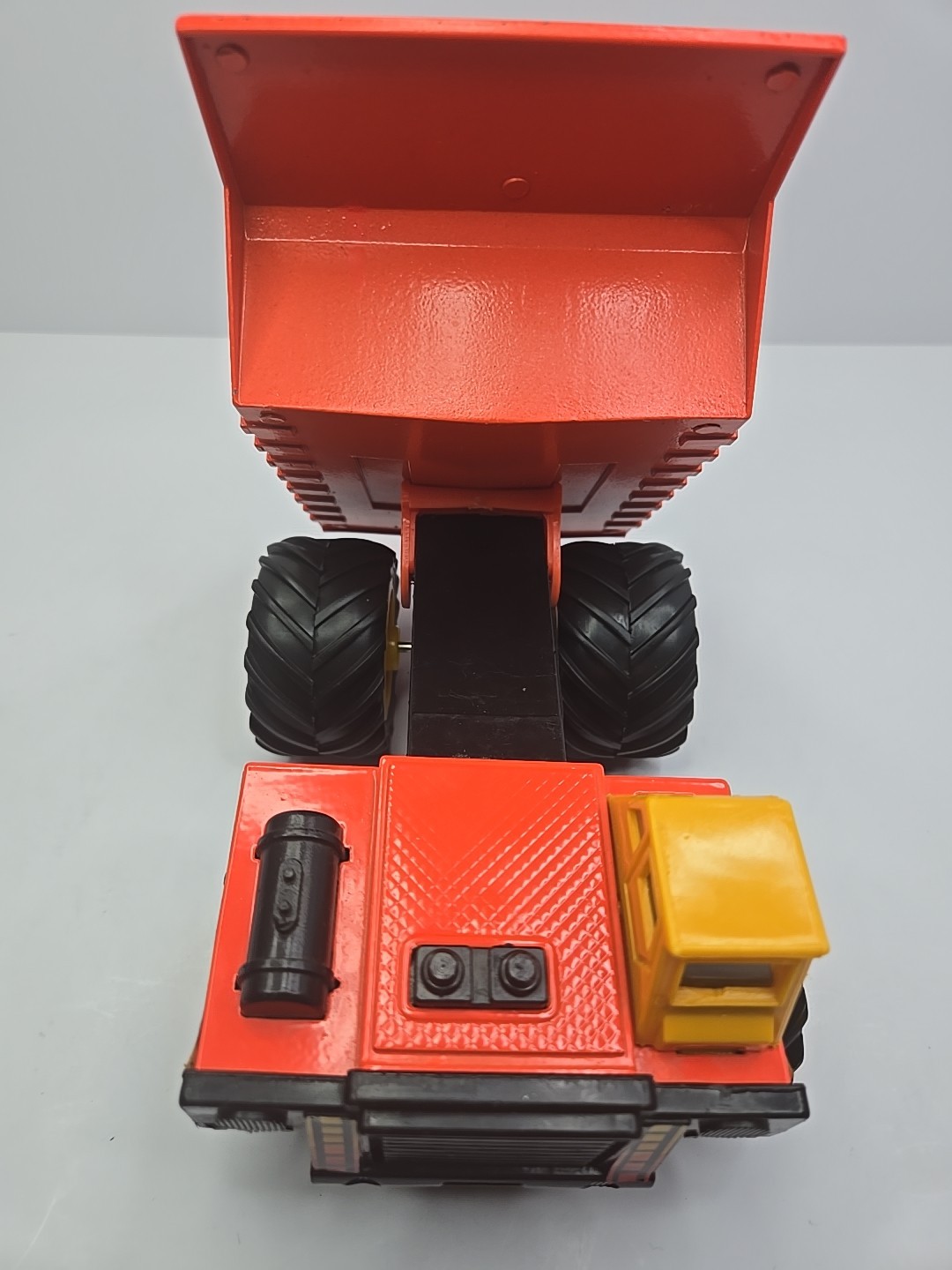 Vintage 1988 Remco Dump Truck Orange Black Yellow Toy 7” Construction
