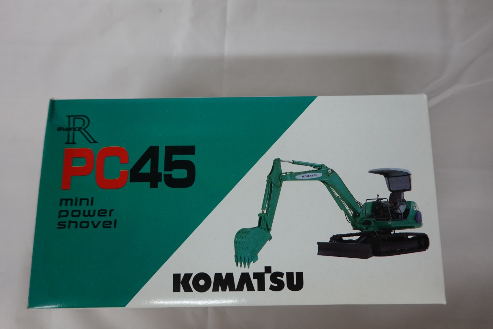 SHINSEI PC45 KOMATSU MINI POWER SHOVEL 1:50 Scale