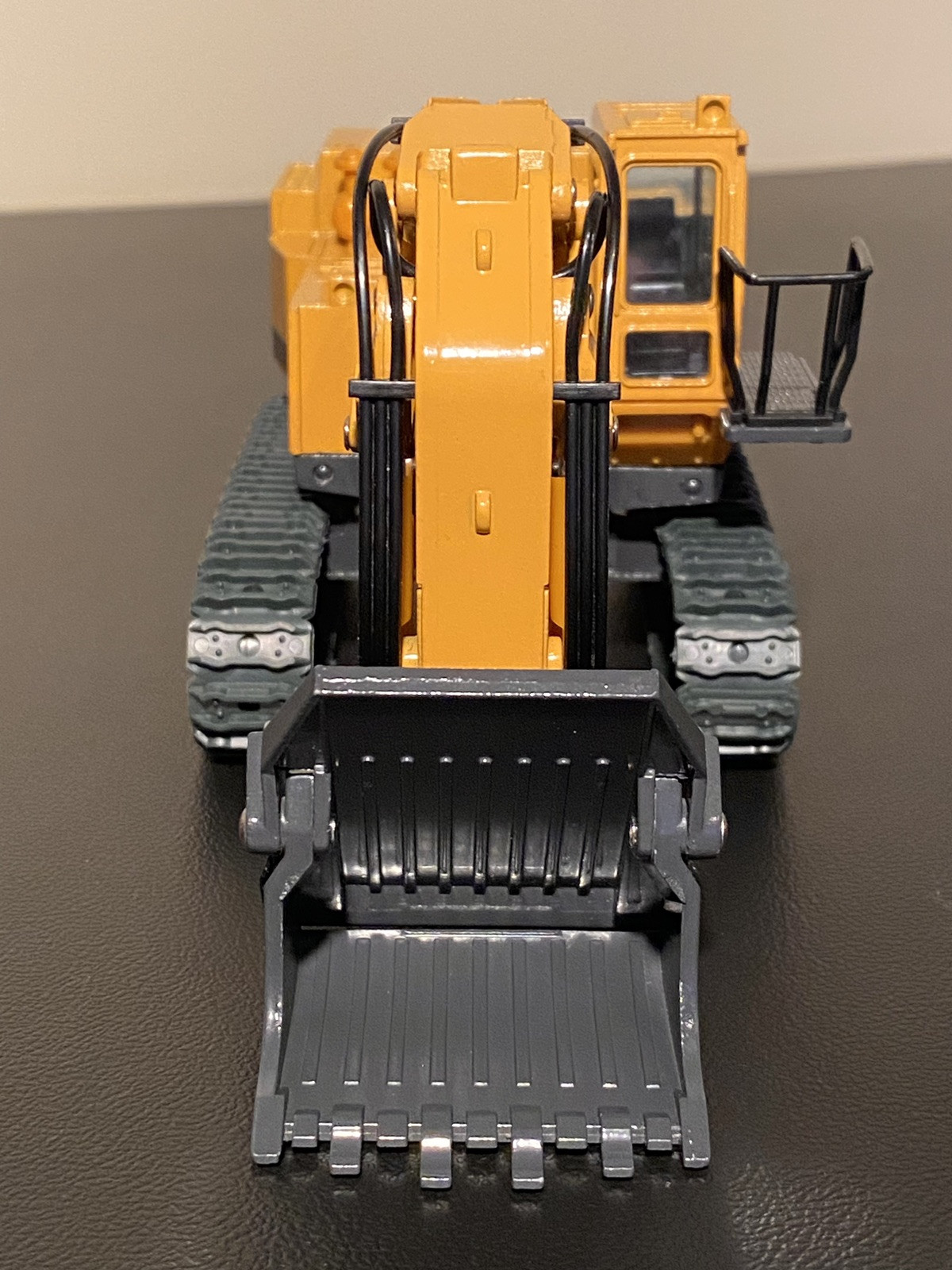 Shinsei 1:50 diecast #614 Komatsu PC650 Hydraulic Excavator Loading Shovel MINT!