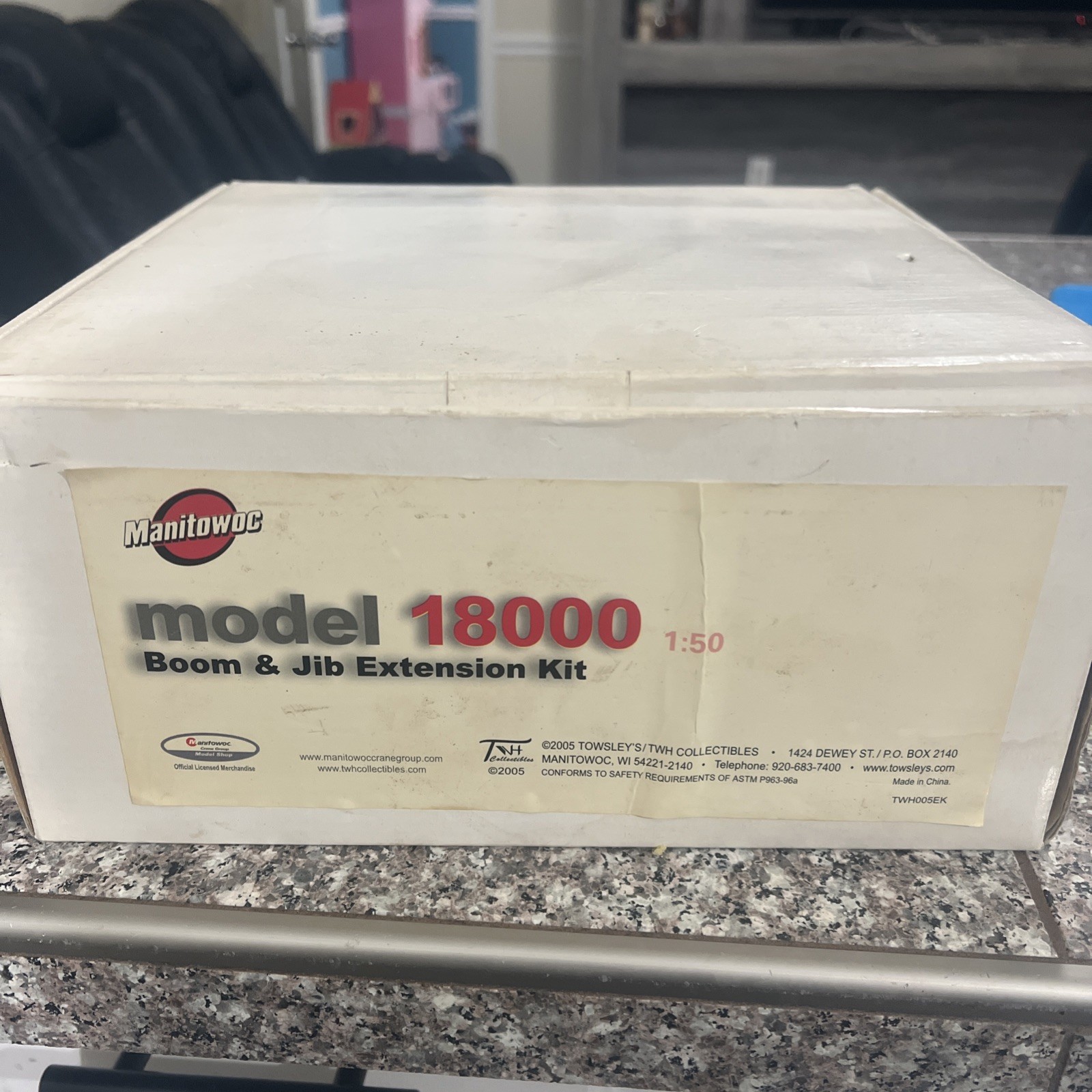 Manitowoc 18000 Boom and Jib Extension Kit – Red – TWH 1:50 Scale #005EK New